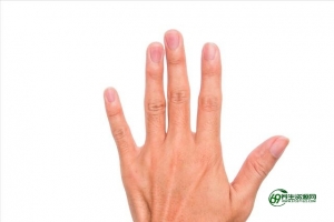 九岁孩子指甲有竖纹什么原因（指甲有竖纹什么原因吃什么治）